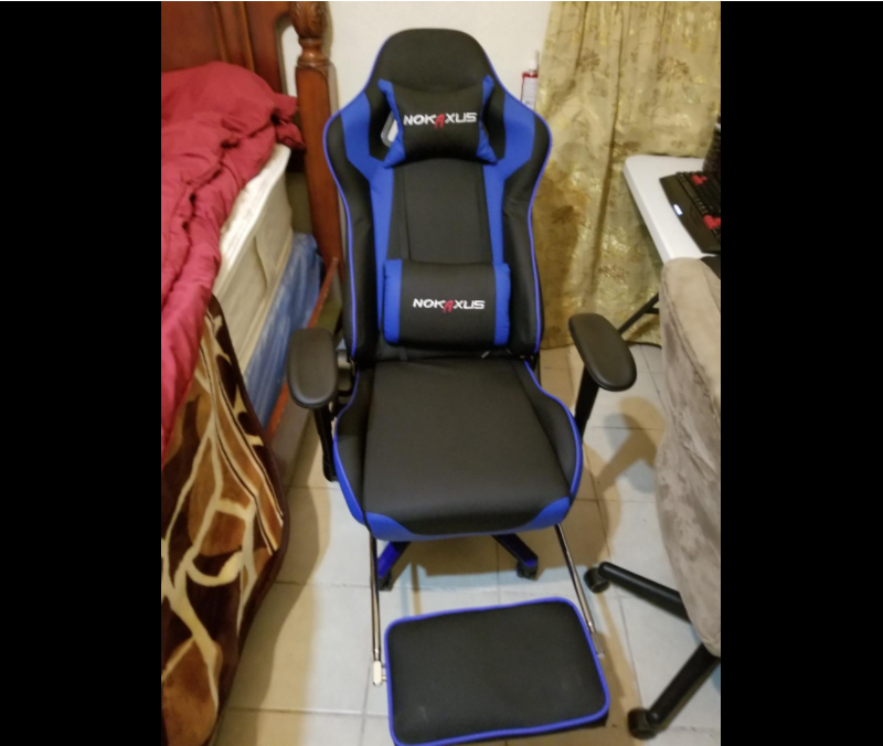 Nokaxus Gaming Chair blue color with footrest out