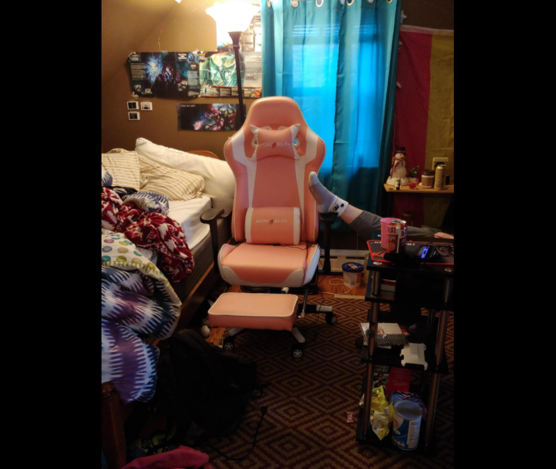 Nokaxus Gaming Chair pink color with foot rest out